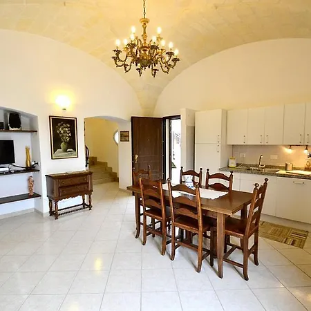 Villa Sleeps 7 Air Con Wifi