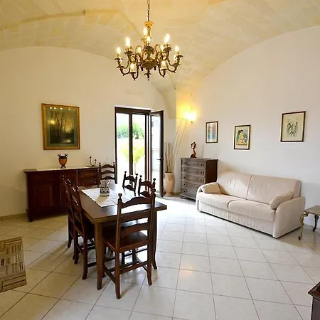 Sleeps 7 Air Con Wifi Villa