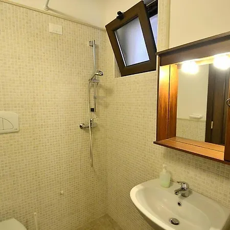 Sleeps 7 Air Con Wifi Diso